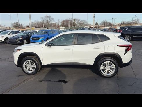 Used 2024 Chevrolet Trax LS image 5