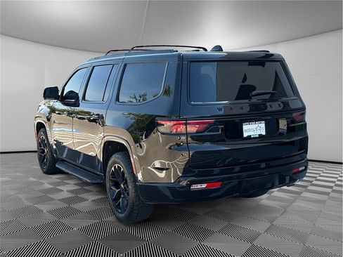 Used 2022 Jeep Wagoneer Series II AWD/4WD image 3