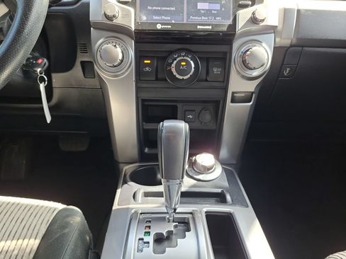 Used 2020 Toyota 4Runner SR5 AWD/4WD image 11
