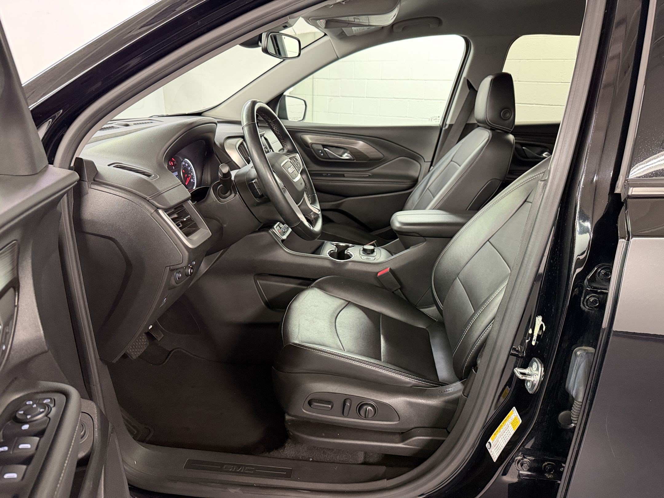 Used 2024 GMC Terrain SLT AWD/4WD image 5