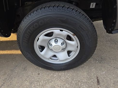 Used 2022 Toyota Tacoma SR image 29