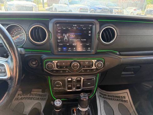 Used 2020 Jeep Wrangler Unlimited Sahara w/ Dual Top Group AWD/4WD image 16
