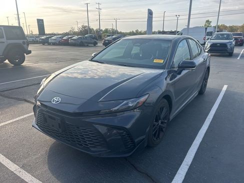 Used 2025 Toyota Camry SE image 10