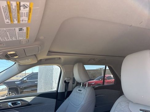 Used 2025 Ford Explorer Platinum w/ Ultimate Package image 7