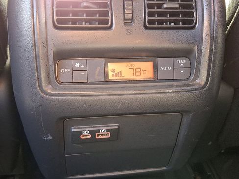 Used 2020 Nissan Pathfinder S image 12