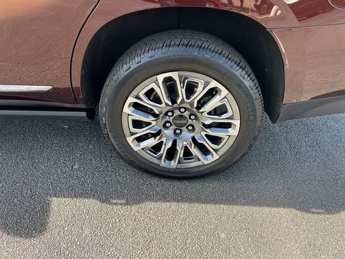 Used 2023 GMC Yukon Denali Ultimate image 9