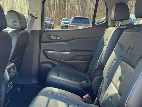 Used 2023 GMC Acadia SLT w/ Elevation Edition image 10