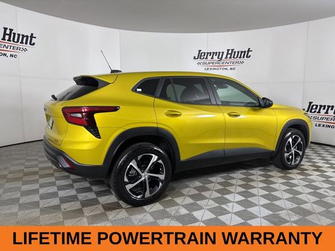 Used 2024 Chevrolet Trax RS w/ Driver Confidence Package image 5