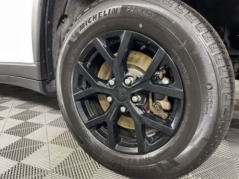 Used 2024 Jeep Grand Cherokee L Laredo image 13