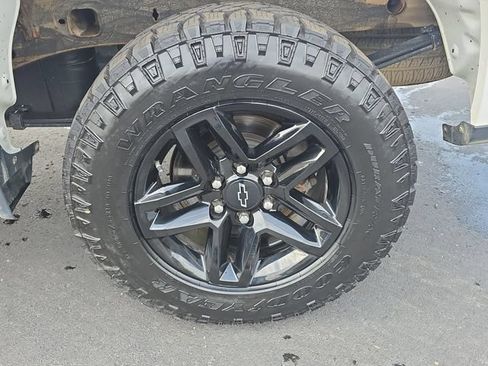 Used 2021 Chevrolet Silverado 1500 Custom Trail Boss w/ Safety Confidence Package AWD/4WD image 33
