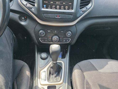 Used 2015 Jeep Cherokee Latitude w/ Comfort/Convenience Group AWD/4WD image 12