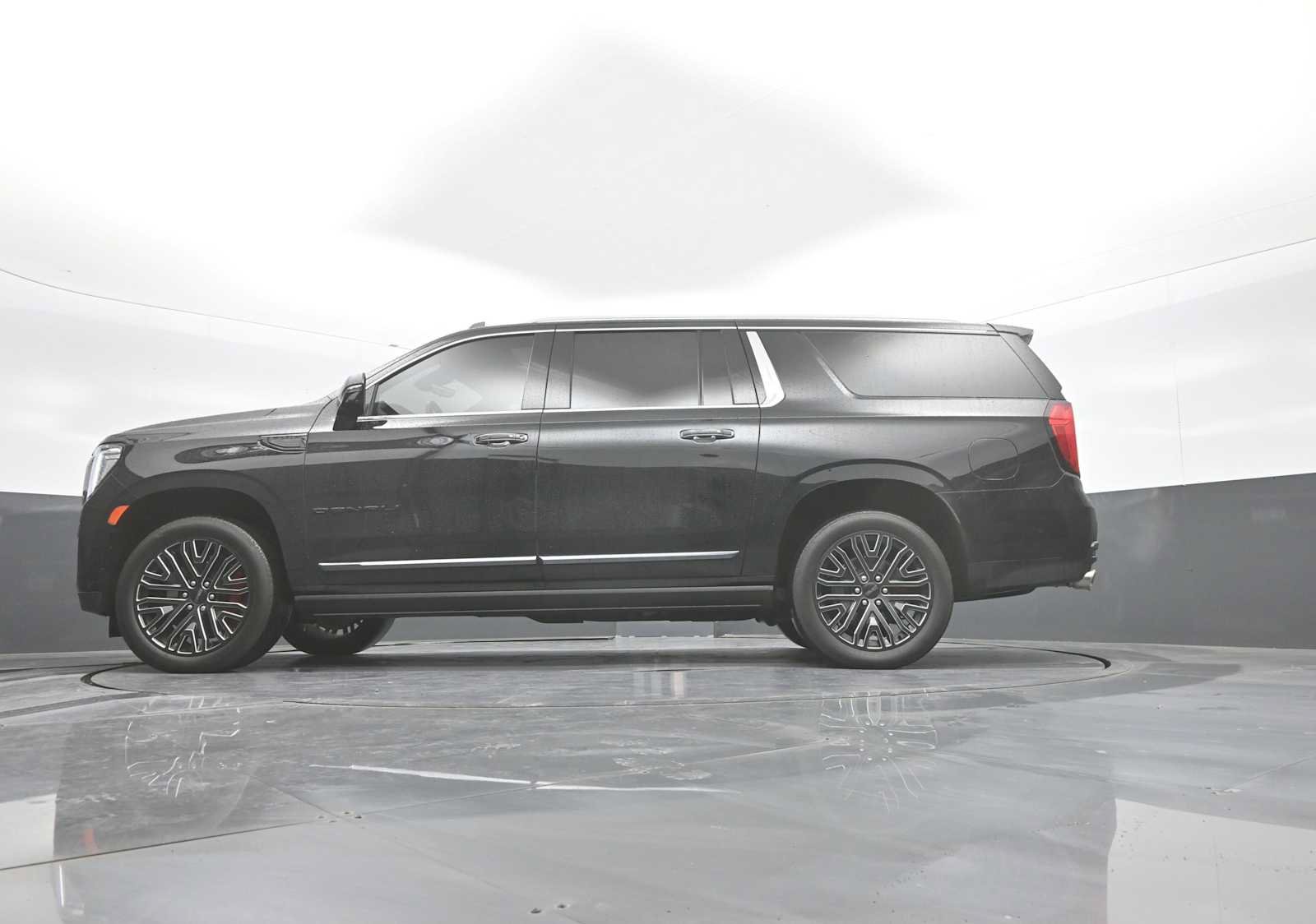 Used 2023 GMC Yukon XL Denali Ultimate AWD/4WD image 55