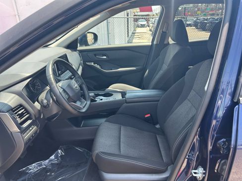Used 2025 Nissan Rogue SV FWD image 29