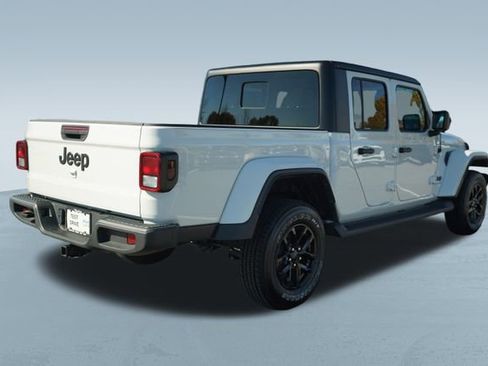 Used 2023 Jeep Gladiator Sport image 9