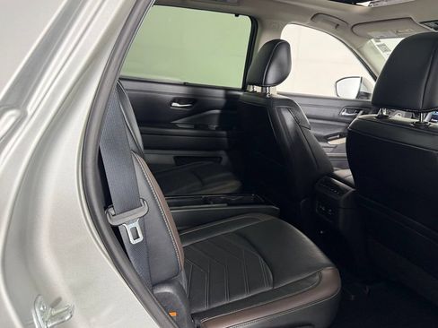 Used 2024 Nissan Pathfinder Platinum AWD/4WD image 30