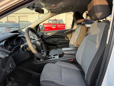 Used 2017 Ford Escape SE AWD/4WD image 2