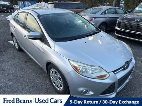 Used 2012 Ford Focus SE w/ SE Winter Pkg image 14