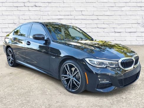 Used 2022 BMW 330e w/ M Sport Package image 5