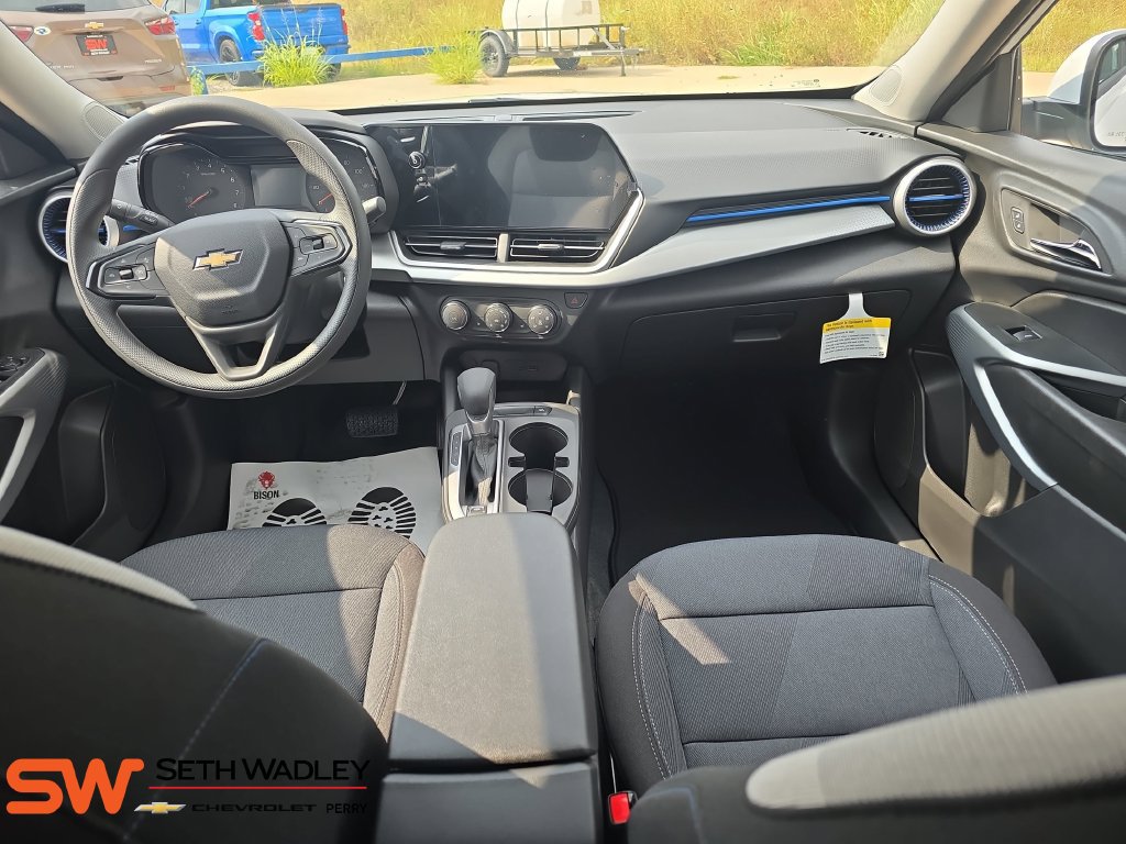 New 2026 Chevrolet Trax LS w/ LS Convenience Package FWD image 9