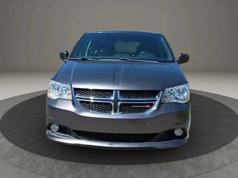 Used 2020 Dodge Grand Caravan SXT FWD image 2