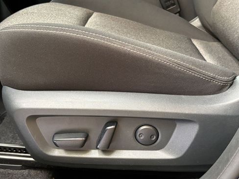 Used 2025 Nissan Rogue SV FWD image 22