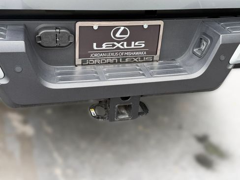 Used 2024 Toyota Tacoma Limited w/ Limited Package (LT) AWD/4WD image 44