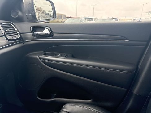 Used 2021 Jeep Grand Cherokee Limited image 25