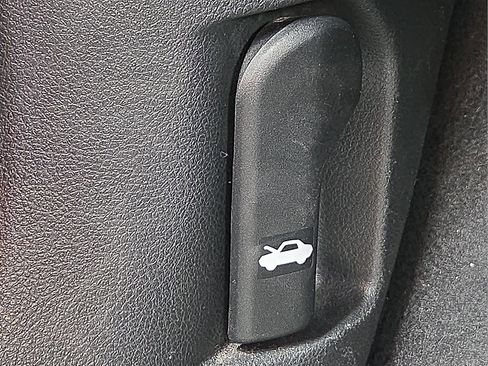 Used 2025 Nissan Sentra SR FWD image 21