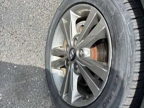 Used 2018 Hyundai Elantra Value Edition FWD image 21