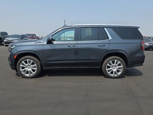Used 2021 Chevrolet Tahoe High Country w/ Premium Package AWD/4WD image 4