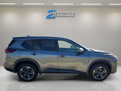 Used 2024 Nissan Rogue SV image 6