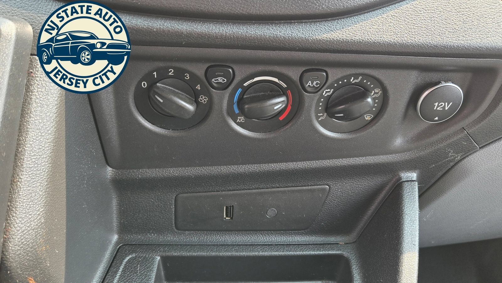 Used 2017 Ford Transit 250 130 Low Roof w/ Premium Package RWD image 20