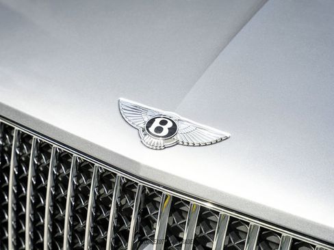Used 2024 Bentley Bentayga Extended Wheelbase AWD/4WD image 64