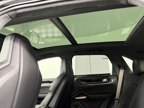 New 2025 Porsche Cayenne Turbo image 17