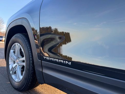 Used 2023 GMC Terrain SLE w/ Driver Convenience Package image 5