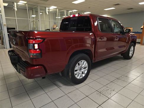 Used 2024 Nissan Frontier SV w/ SV Convenience Package image 8