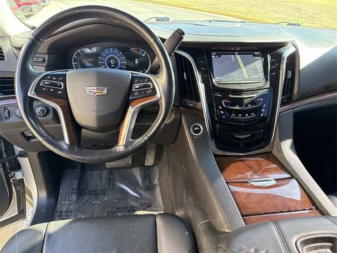 Used 2018 Cadillac Escalade ESV Premium Luxury image 20