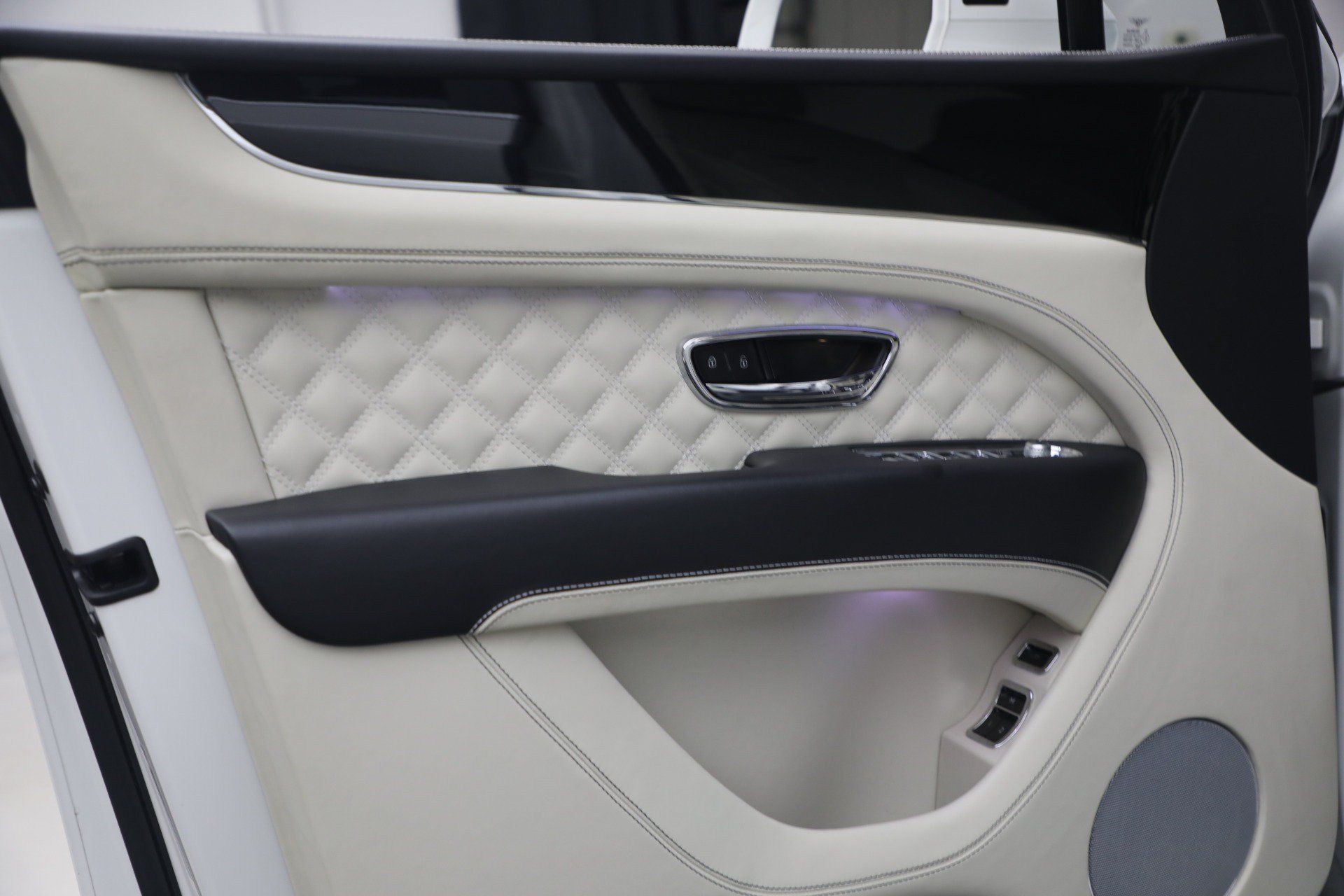 Certified 2022 Bentley Bentayga AWD/4WD image 18