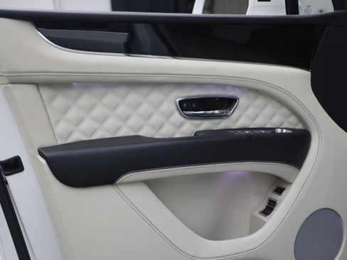 Certified 2022 Bentley Bentayga AWD/4WD image 18