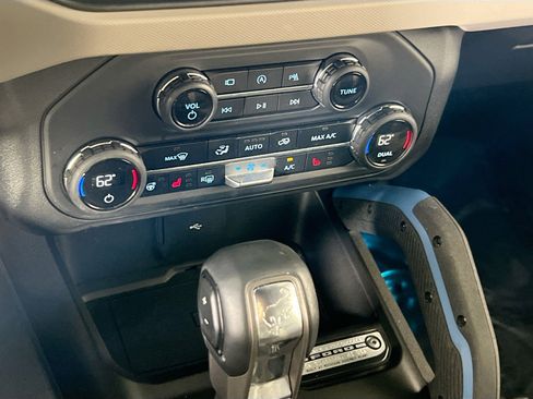 Used 2023 Ford Bronco Wildtrak image 16