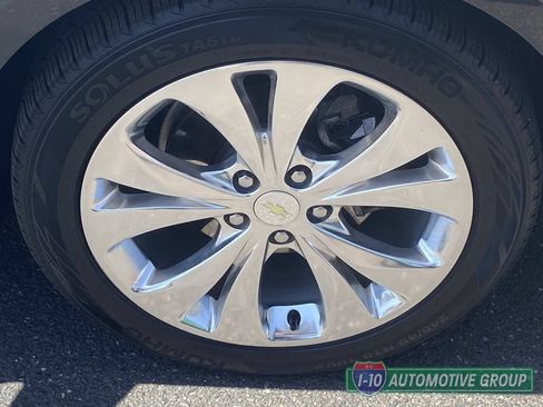 Used 2017 Chevrolet Malibu Premier w/ Driver Confidence Package FWD image 8