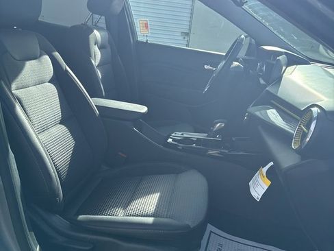 Used 2024 Chevrolet Trax LT w/ Driver Confidence Package image 11