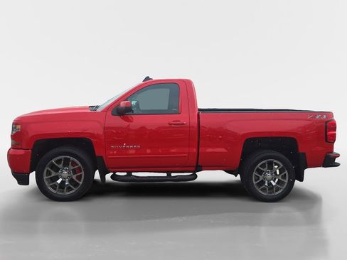 Used 2018 Chevrolet Silverado 1500 LT image 2