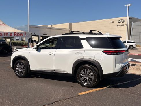 Certified 2025 Nissan Pathfinder SV w/ Cargo Package AWD/4WD image 4