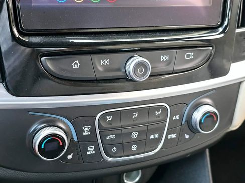 Used 2022 Chevrolet Traverse LT AWD/4WD image 26