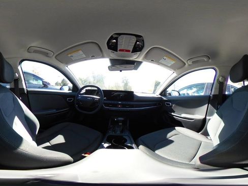 Used 2025 Kia K4 LXS image 41