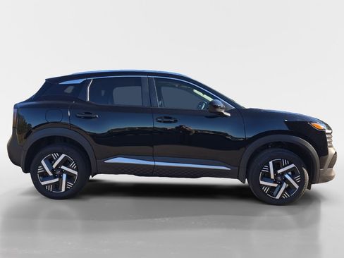 New 2026 Nissan Kicks SV image 7