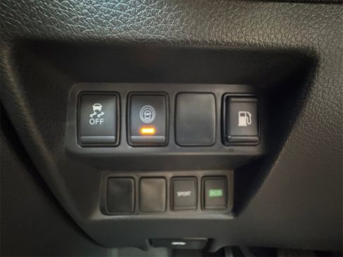 Used 2020 Nissan Rogue S image 25