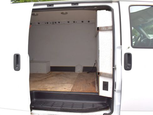 Used 2006 Chevrolet Express 3500 RWD image 47