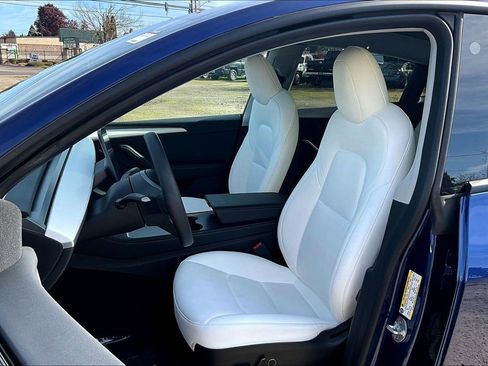 Used 2023 Tesla Model Y Long Range AWD/4WD image 9